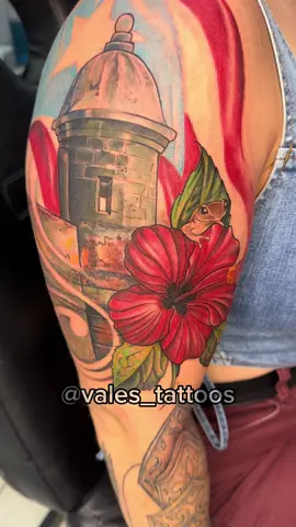 “Acho, tatuarte un diseño de PR con una artista puertorriqueña es otra cosa” 🎶🇵🇷 #tattoo #tattooartist #tattooidea #puertorico #badbunny 