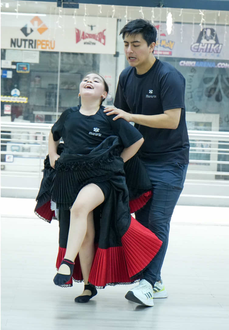 La pasión por la marinera cruza fronteras 🌍.  María Cristina, quien será la Reina del Selectivo Barcelona 2025, llegó hasta aquí para seguir perfeccionando cada detalle en sus clases particulares.  Su dedicación es un recordatorio de que este baile no es solo técnica, es amor, disciplina y entrega. 👉 Tú también puedes transformar tu baile y vivirlo al máximo. Escríbeme y comienza hoy.  #Marinera #MarineraNorteña #ClasesDeMarinera #MarineraInternacional #SelectivoBarcelona2025 
