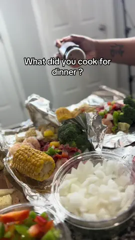What’s for dinner ?  #dinner #foodidea #Foodie #foodporn #foodietiktok #foodie #steak #corn #potatoes #shrimp #quickdinner #dinner #brocoli🥦 #steakdinner 