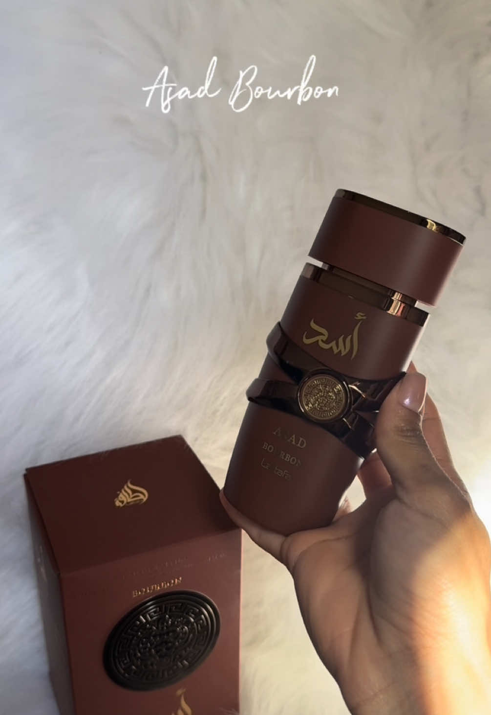 ✨ Asad Bourbon – Lattafa ✨ Um perfume envolvente, marcante e sofisticado. Ideal para quem gosta de fragrâncias quentes e intensas que deixam presença por onde passam. 🔥 Notas quentes e amadeiradas 🔥 Elegância e poder em cada borrifada 🔥 Perfume árabe de alta fixação e projeção 💎 Sofisticação em frasco, perfeição na essência. 👉 Garanta já o seu e sinta o luxo árabe na pele. #asadbourbon #lataffa #perfumesárabes #perfumes #perfumeimportado 