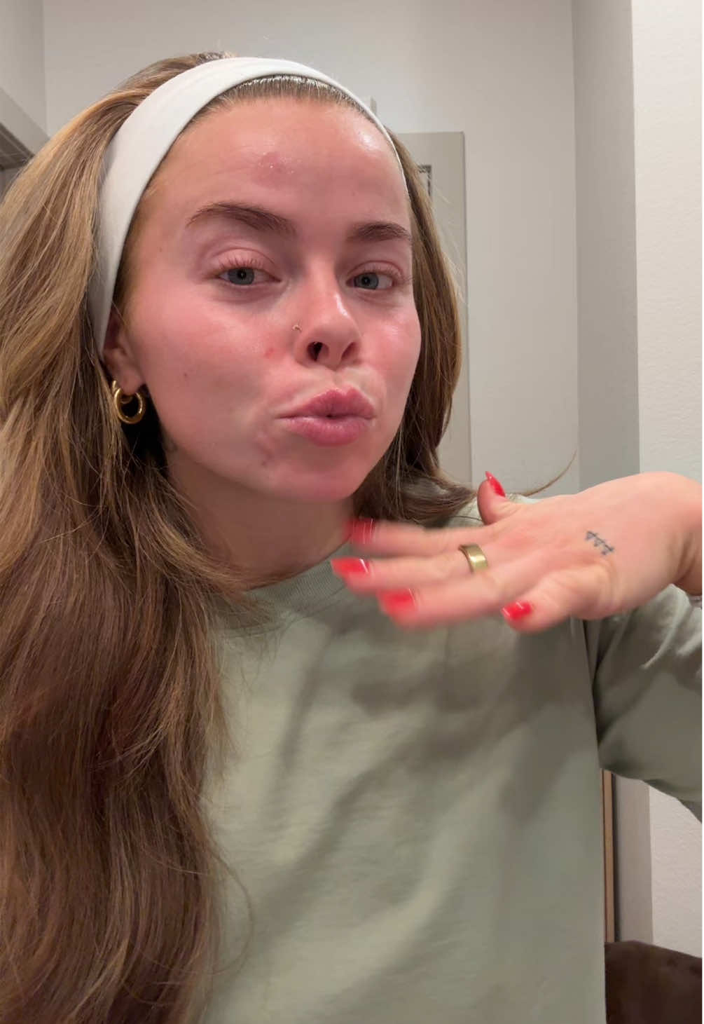 i LOVE this spot treatment 🧖🏼‍♀️ #fyp #skincare #murad #spottreatment #acne @Murad Skincare 