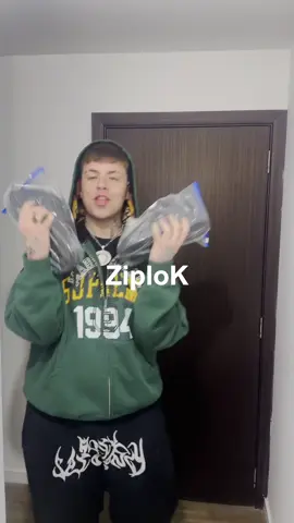 Tengo una ZiploK… yaa afuera 🥦🥦🥦 #ziplok #zell #knak #estreno 