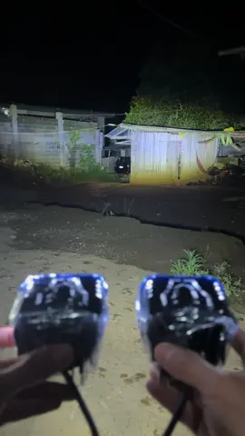 Lakas ng minidriving light na ito guys, masisilaw yung kasalubong mo! #minidrivinglight #mofoxd2lasergun #mofoxminidrivinglight #v7minidrivinglight #lasergunled #minidrivinglights #foryou #foryoupage #everyone #fyp #fypシ゚viral #fyppppppppppppppppppppppp #viral 