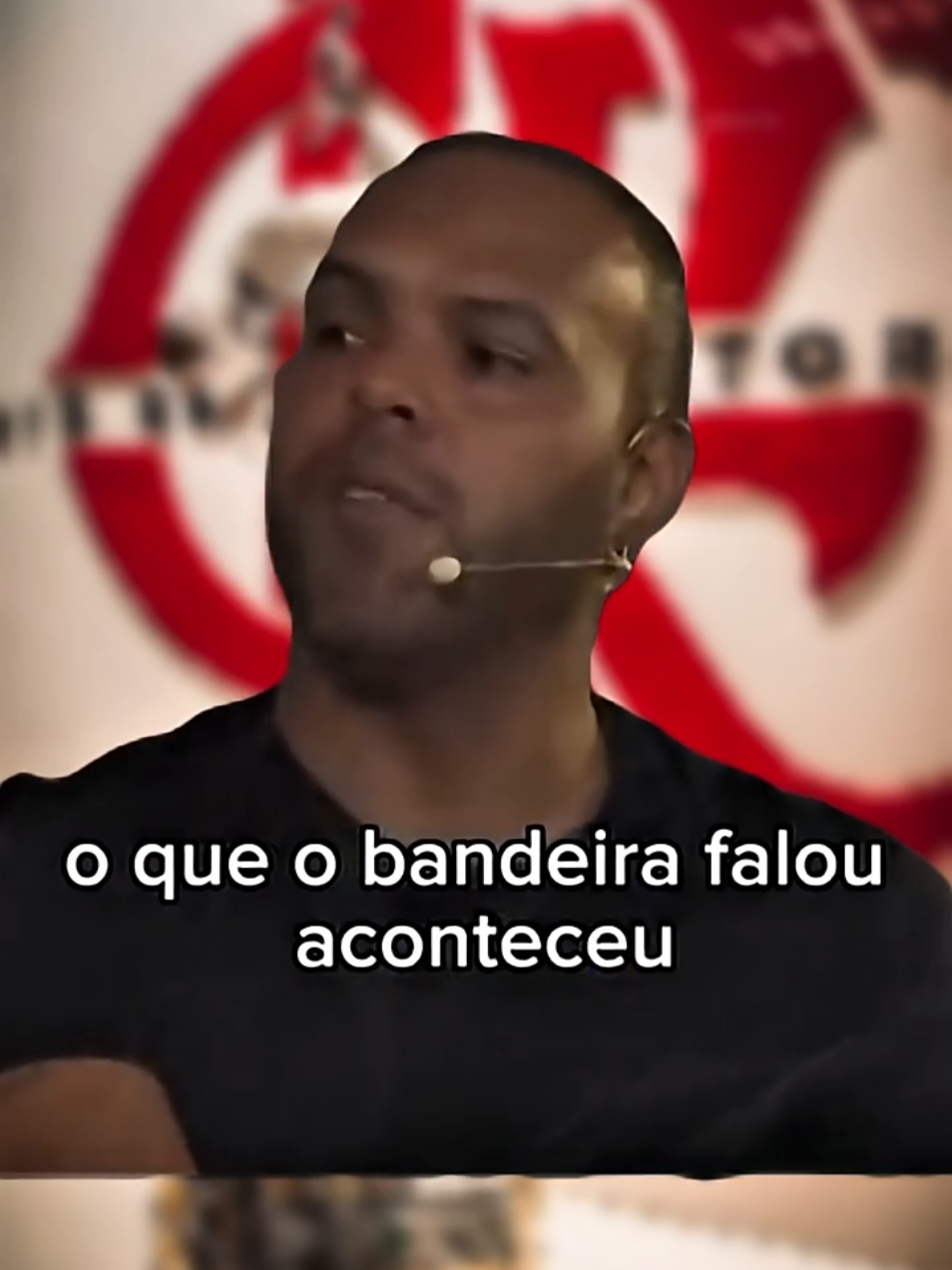 O ex-jogador Alecsandro revelou os bastidores do Flamengo sob a gestão Bandeira de Mello Alecsandro, ex-atacante do Flamengo e ídolo da era, conta como foi o início da reestruturação no clube na gestão de Bandeira de Mello. Ele revelou que o clube enfrentou momentos de instabilidade extrema: salário atrasado, vestiário improvisado em contêiner e um time tecnicamente fraco. Segundo Alecsandro, Bandeira prometeu uma revolução: “quem ficasse veria o crescimento do Flamengo” — e ele viu! 👉 Concorda que aquele momento foi decisivo para o resgate rubro-negro? Comente aí e se inscreva para mais histórias incríveis de bastidores