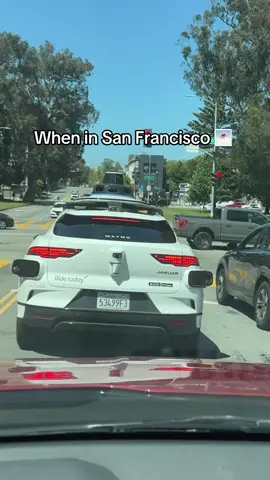 SF got the driverless cars 🚗 😮‍💨 #fyp #waymo 