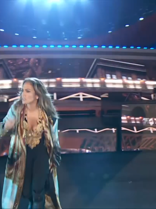 Jennifer lopez is such a vibe on stage.😳❤️#fypシ #jenniferlopez #jenniferlopezedit #stageperformance #jenniferlopezfan 