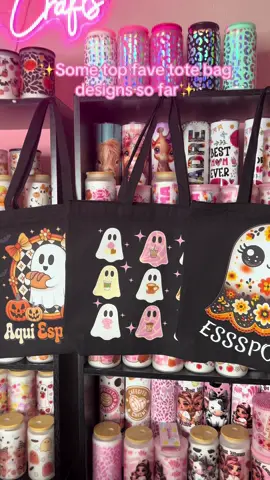 Are you kidding meeee!?😩😍😍 & There’s 11 different designs to choose from👻 #lashcreationscrafts #SmallBusiness #halloween #fall #totebag 