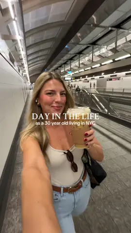 living for the quietness of August!!! does anyone else feel like this August is extra quiet or is that just me lol #dayinthelife #dayinthelifevlog #corporatelife #corporatetok #manhattannewyork 