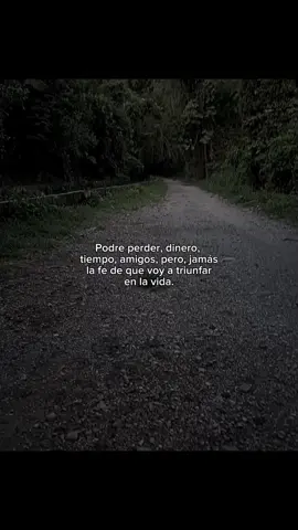 Podremos perder muchas cosas, pero la fe en triunfar es lo único que no se debe soltar. #superacionpersonal #crecimientopersonal #disciplina #motivaciondiaria #triunfar 