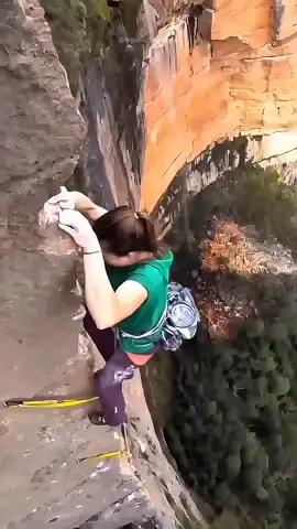 Pemanjat Tebing Harus Punya Alat Ini