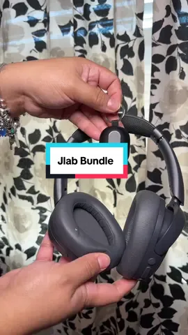 JLab bundle deal! You can’t miss it🙌🏻 #jlab #noisecancelling #earbuds #falldealsforyou #tiktokshopblackfriday 