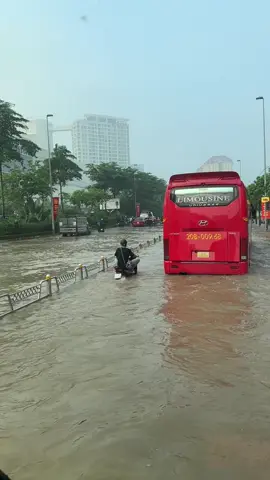 Vịnh Võ Chí Công sáng 28/8 😂😂😂 Anh em có lộ trình qua đây hãy lượng sức mình nhé.!  #baoso5 #thoitiethomnay #hanoi #vochiconglottemall #vochiconghanoi 