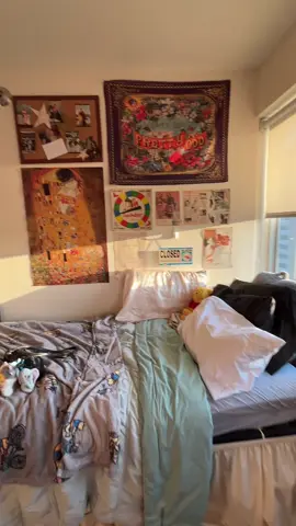 literally couldn’t be happier  #dorm #uwmilwaukee #dormdecor #collegelife #dormlife 