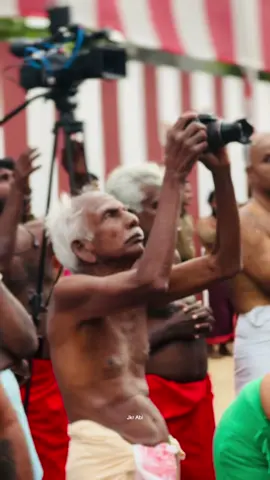 நல்லூரில் நான் கண்ட காட்சி காலங்கள் கடந்தாலும் அவன் புகைப்பட கருவி மீது கொண்ட காதல் குறையவில்லை #jkrabi #jkrabi28 #jkrabi2818 #nallur #murugan 