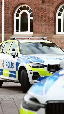 27 Augusti 2025 Under onsdagen larmades polis och ambulans om ett bråk mellan flera personer vid Stora torget i Nässjö. #jkpgnews #nässjö #jönköping 