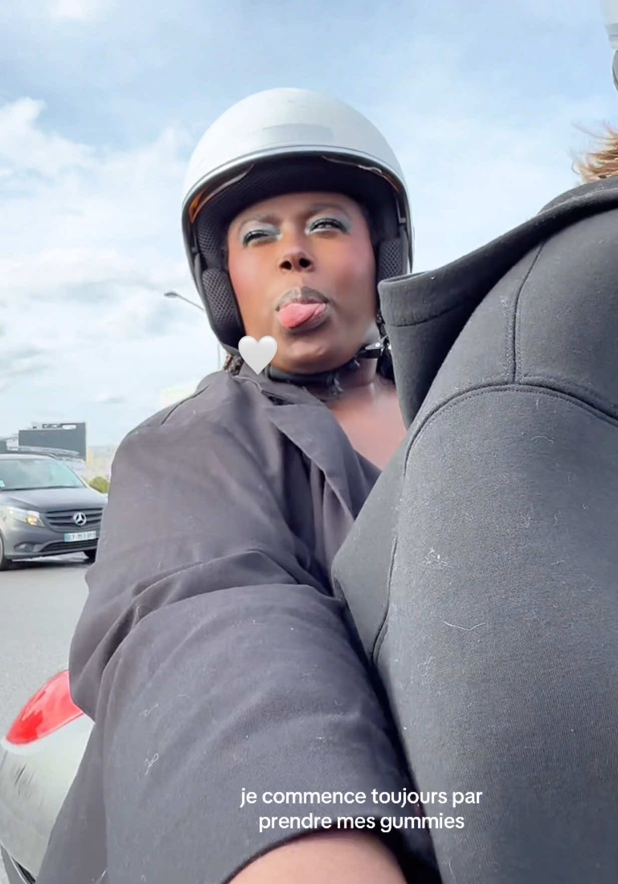 Mercii 💜🌂 Day in the life random, Paris tout gris et makeup de folie ☁️@leoniebarrau @NYX COSMETICS FRANCE @Clotilde Makeup Artist #Vlog #masterclass #nyxprofessionalmakeup #wednesday #netflix 