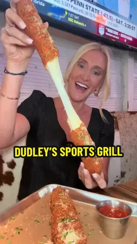 There’s a new spot in #Dallas with 12” mozzarella sticks!! 📍 Dudley’s Sports Grill! #dallas #dallasfood #dallasfoodie #dallasrestaurants 