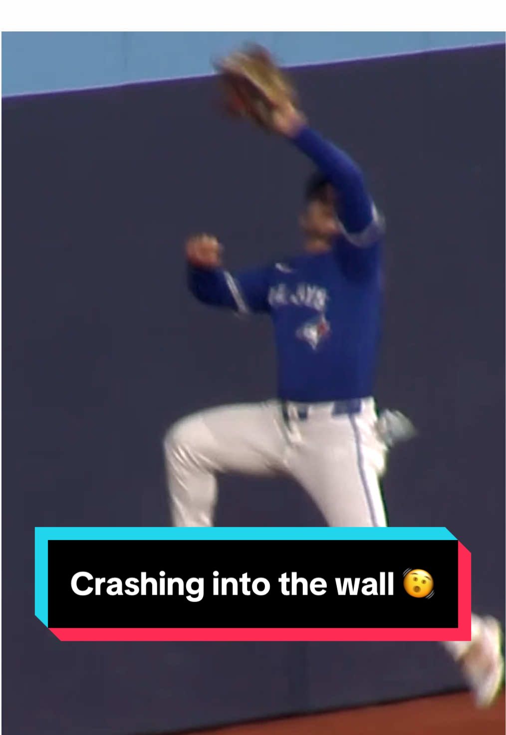 Listen to Daulton Varsho’s catch at the wall 😮 #MLB #BlueJays #Baseball 