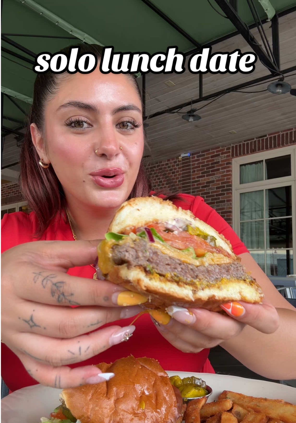 solo lunch date 🍔 #solodate #eatwithme #houstonfood #houstoneats 