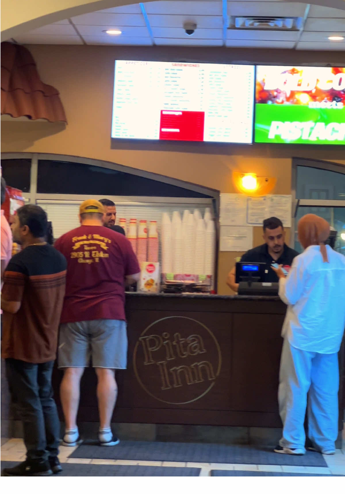 Pita inn Restaurant in Chicago 🫶🏻 #chicago #desivibechicago #vibedesichicago #pitainn 