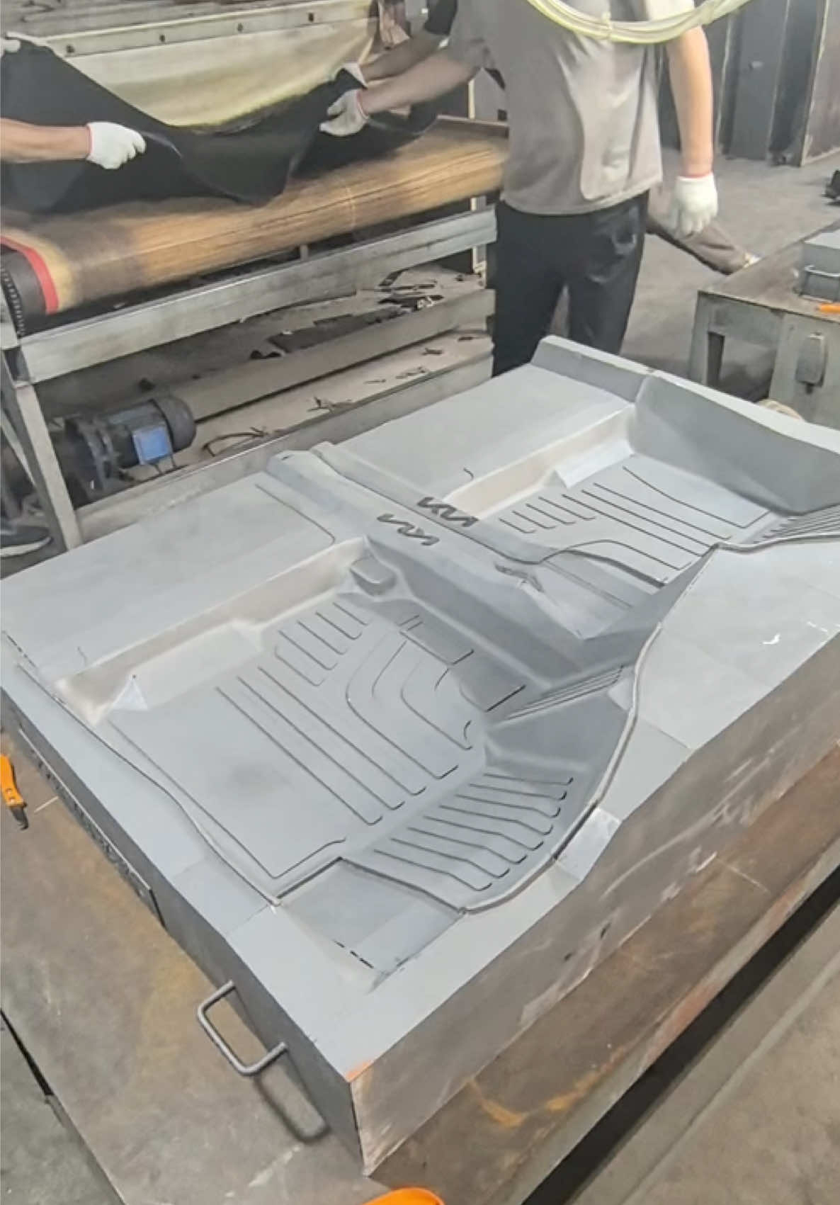 #carmats #new #KIA #SORENTO #SaudiArabia #Dubai #Iraq #malaysia #thailand #special #carmat #KN #tpe  KIA SORENTO TPE car mat 🤩🥳 
