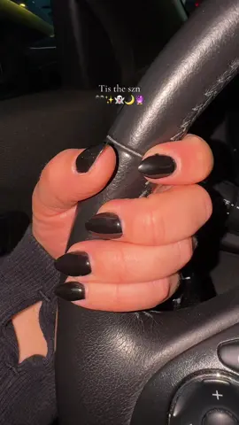 Spooky szn baby🖤✨👻🌙🔮 #fall #autumn #halloween #spookyseason #nails 