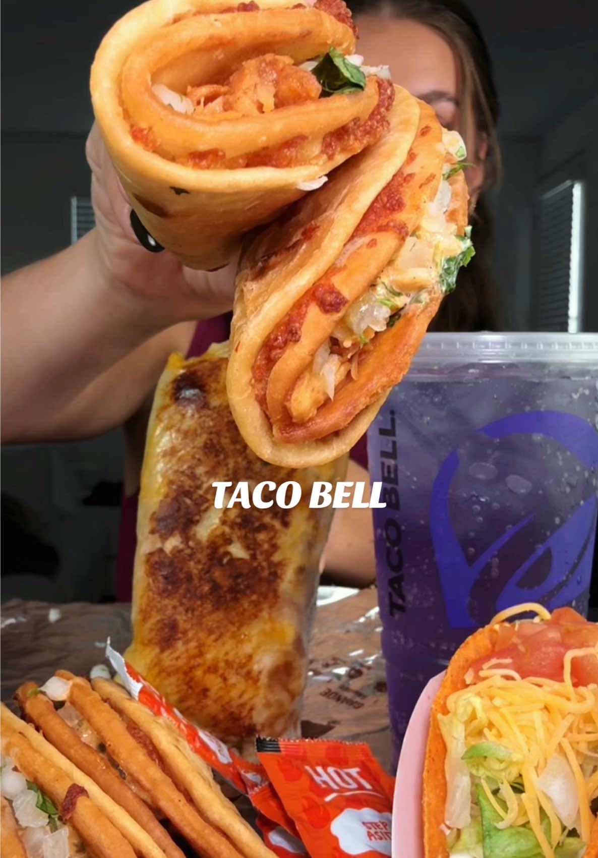 HAPPY DAY BECAUSE CHALUPAS ARE BACK ON THE MENU 🌮🤌🏼🤩 #newmenuitem #tacobell #grilledcheeseburrito #foodreview #tastetest 