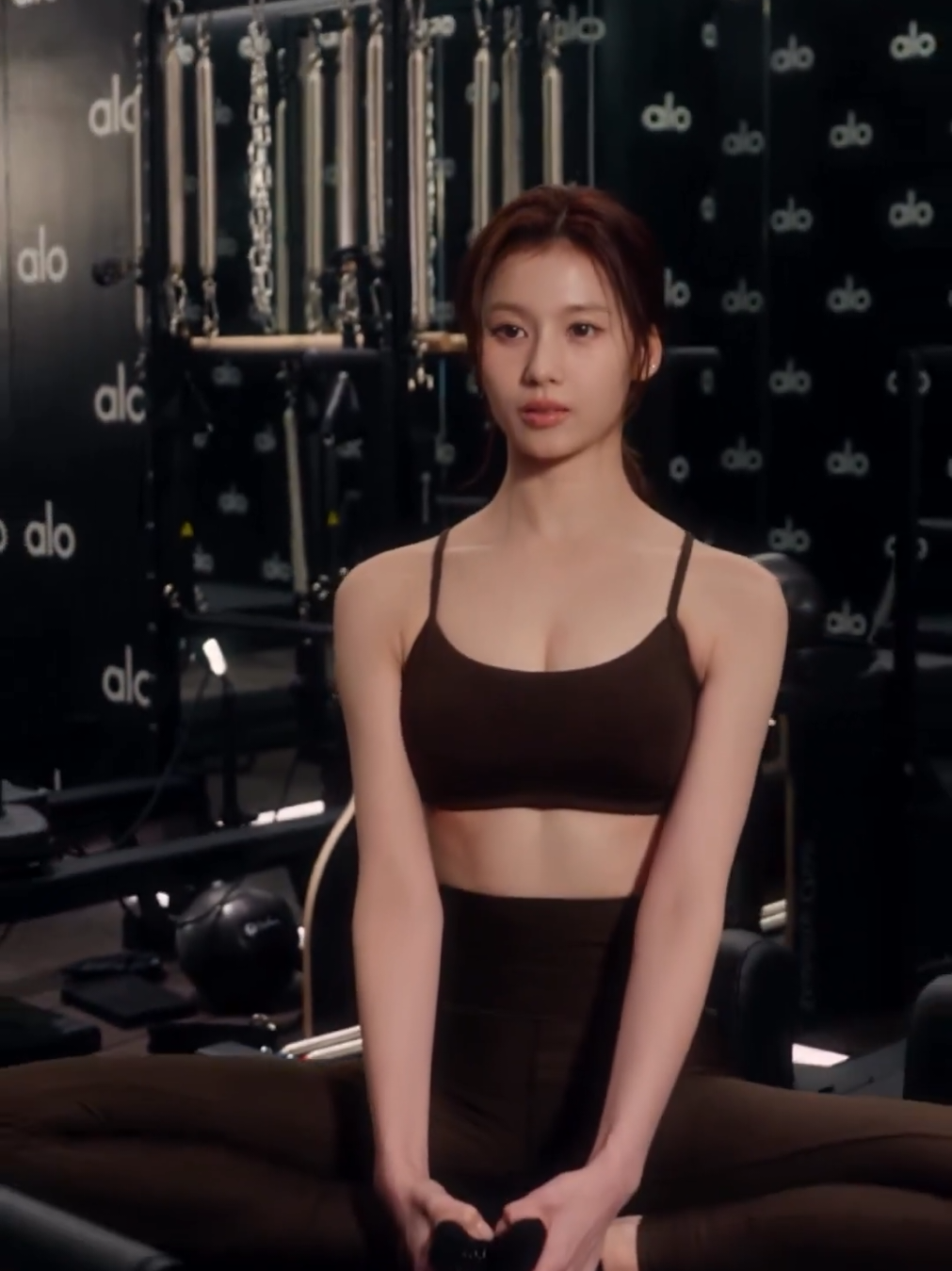 Sana entrenando con alo #Twice #Sana #Alo #Twicyy 