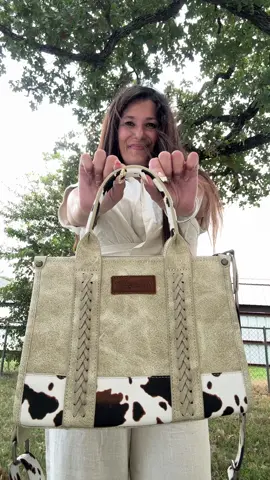 The FALL purse you need. Wrangler cow print tote is now on sale! Don’t miss out. #FallBag #FallPurse #WesternStyle 