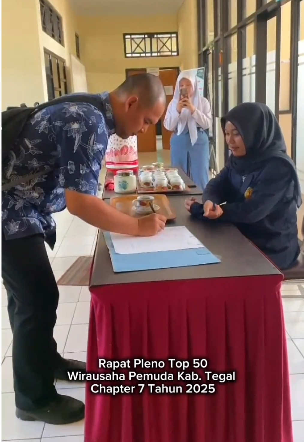 Penentuan Top 50 Wirausaha Pemuda Kabupaten Tegal Chapter 7 Tahun 2025 pada Selasa (26/08/2025) di Aula Guyub Rukun lantai 2 Disporapar Kab. Tegal Dalam rangka mendorong semangat kewirausahaan di kalangan generasi muda,  Dinas Kepemudaan Olahraga Dan Pariwisata Kab. Tegal melalui Bidang Kepemudaan, menyelenggarakan seleksi Top 50 Wirausaha Pemuda Kab. Tegal Chapter 7 Tahun 2025. Proses seleksi ini dimulai dengan penjaringan Top 100 dan dilanjutkan pembekalan yg selanjutnya diberi tugas oleh Tim Kerja Kolaborasi tentang Business Model Environment (Lingkungan Model Bisnis)  Pengumuman Top 50 akan di share melalui medsos Wirausaha Pemuda Kab. Tegal pada bulan September mendatang, dan selanjutnya dari peserta akan mengikuti presentasi di hadapan Tim Kerja Kolaborasi Wirausaha Pemuda Kab. Tegal Tahun 2025.