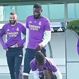Rüdiger mexe com todo mundo, momentos raros 🤣⚡️🤩.#respect #footballtiktok #Rüdiger #fy 