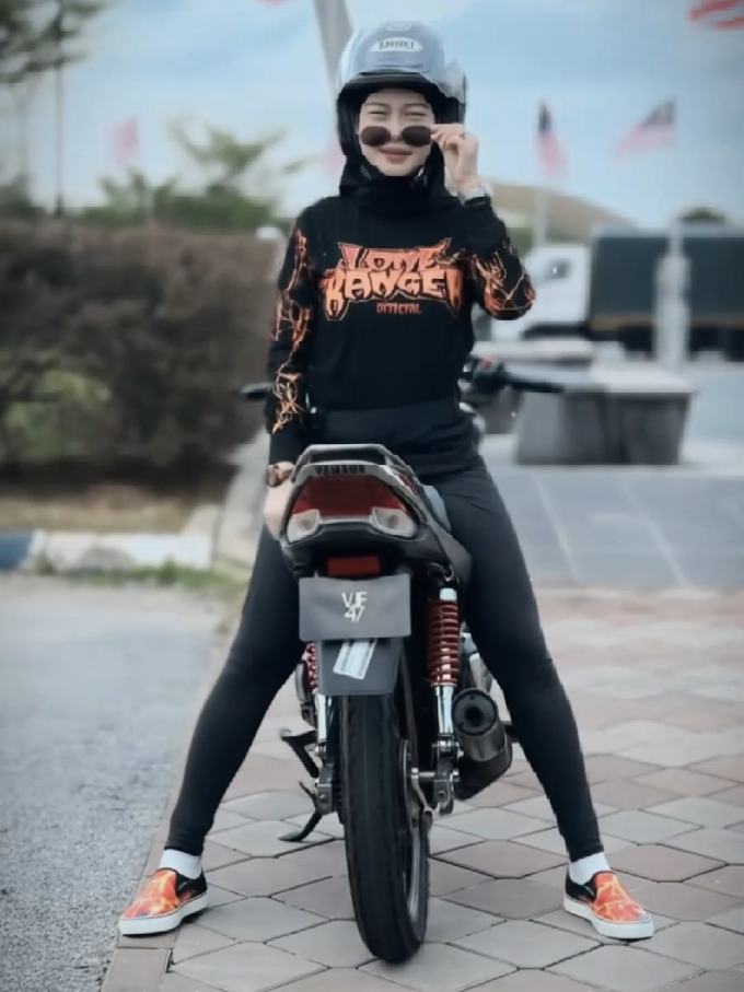 Sweatshirt Official Lone Ranger ready stock!  #lonerangerracingteam #BornToFight #lonerangerracingteam⚡️  #sweatshirtmurah #rxzstilltheboss 