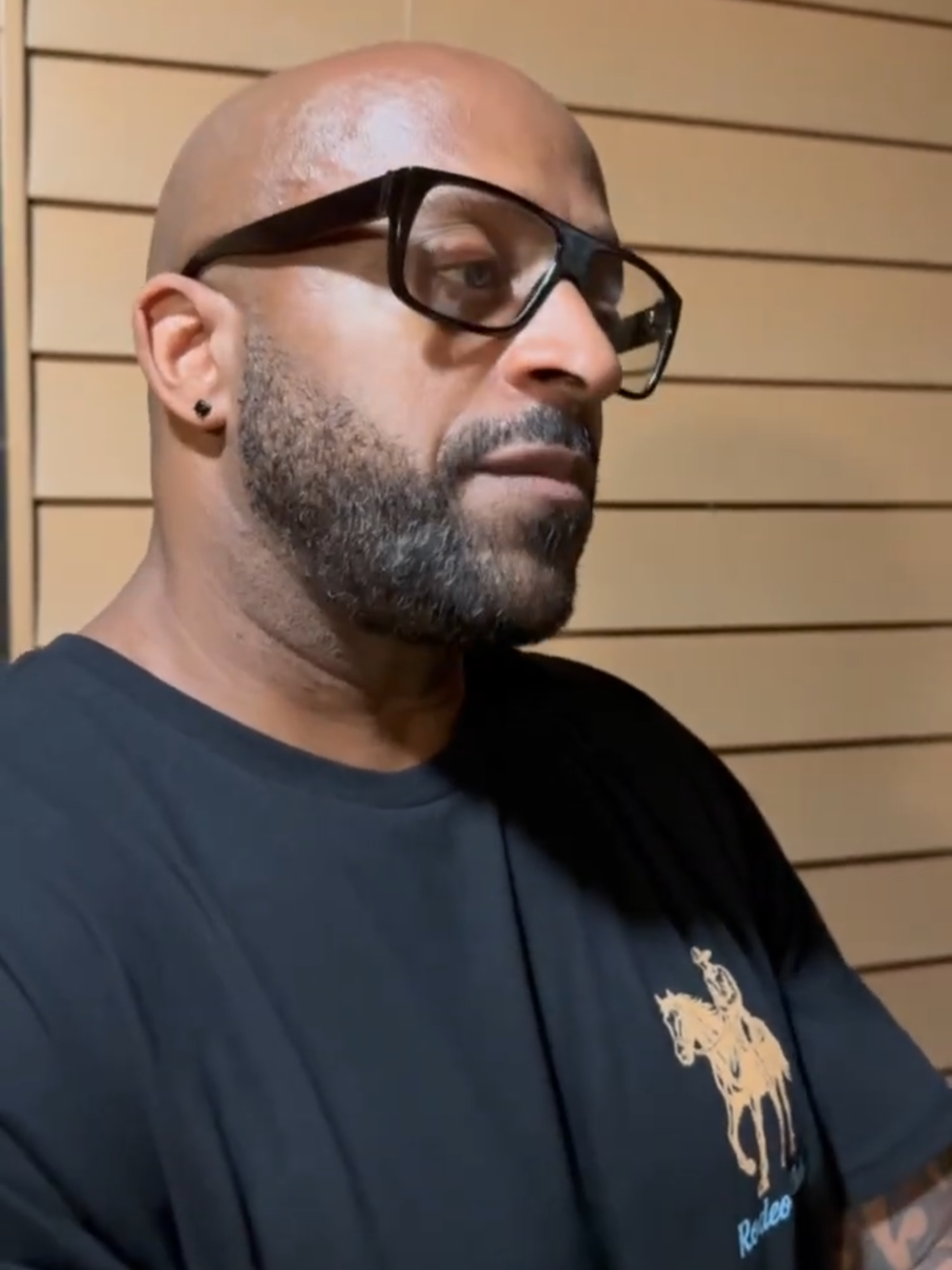 Larry offers his Ex Wife financial help so that she doesn’t have to stay in an apartment#kountrywayneskits #kountrywaynenewvideos #kountrywaynecomedy #mikebless #anthony #amber #shayla #phill #melisa #dalen #brittany #sunny #joslyn #rafi #momo #aisha #damienguio #rolanda #skit #kountrywayne