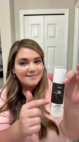 No time for the salon? This spray has your back 👏✨ #RootTouchUp #IGK #roottouchupspray #igkhair #grayhair 
