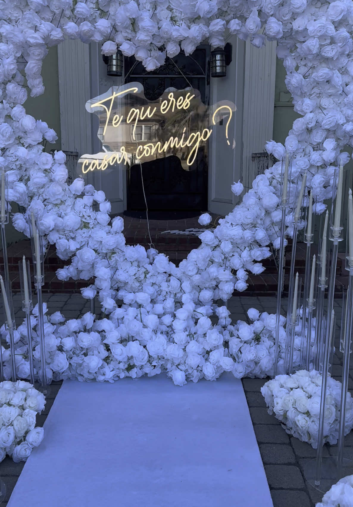 Te quieres casar conmigo?  Si o no ? . . . . . . #proposalvideo #matrimonio #casar #boda #wedding #weddingbells #Love #amor #amorcito #white #corazon 