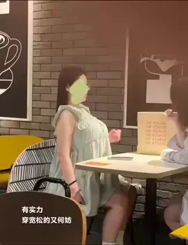 朋友给我拍的 还蛐蛐说这身材穿娃娃裙也太炸裂了#女大学生 #日常vlog #穿搭 #反差