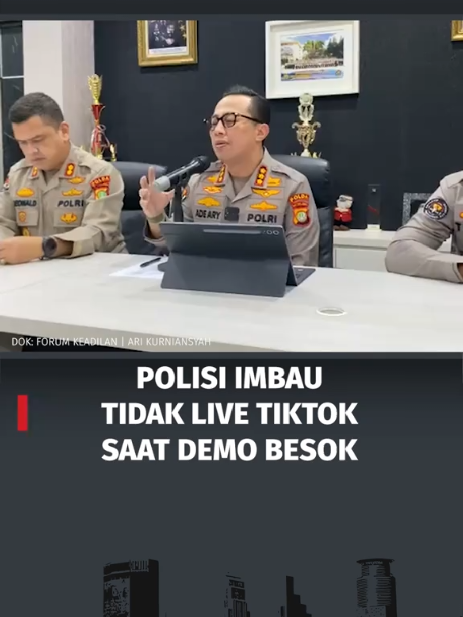 ‎Demo Besar-besaran di DPR 28 Agustus 2025: Diikuti 10 Ribu Buruh dari Jabodetabek, Bawa 5 Tuntutan ‎ ‎Demo di depan gedung DPR RI akan kembali digelar pada Kamis (28/8/2025)‎ ‎Kali ini, demo akan diikuti oleh 10 ribu buruh yang berasal dari Jabodetabek. ‎ ‎Dikutip dari Kompas.com, Presiden Partai Buruh Said Iqbal mengatakan, gerakan ini diberi nama HOSTUM (Hapus Outsourcing, Tolak Upah Murah). ‎ ‎Nantinya ada lima isu yang akan disuarakan selama demo. ‎ ‎Mulai dari tolak upah murah, hapus outsourcing, reformasi pajak, sahkan UU Ketenagakerjaan yang baru, dan perlindungan tenaga kerja. ‎ ‎Said mengatakan, demo di Jakarta besok kemungkinan juga digelar di sekitar Istana Kepresidenan. ‎ ‎Selain itu buruh di berbagai daerah seperti Bandung, Medan, Surabaya, hingga Makassar juga melakukan demo serentak #demonstrasiforumburuh #polisilaranglivestreaming #demodigedungdpr #fypシ゚viral🖤videodpr #prabowosubianto 