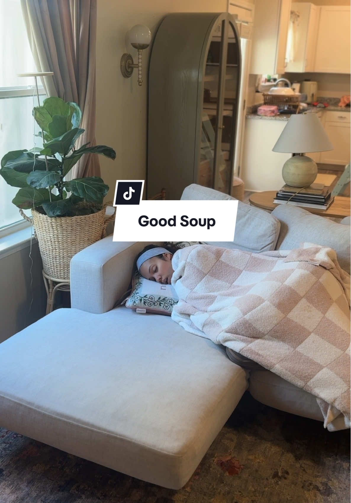 That soup deserved at least an 8 🙄 Mr Picosa you are not ready for fall. #sahm #sahmvlog #marriage #cleaningmotivation #voiceover 