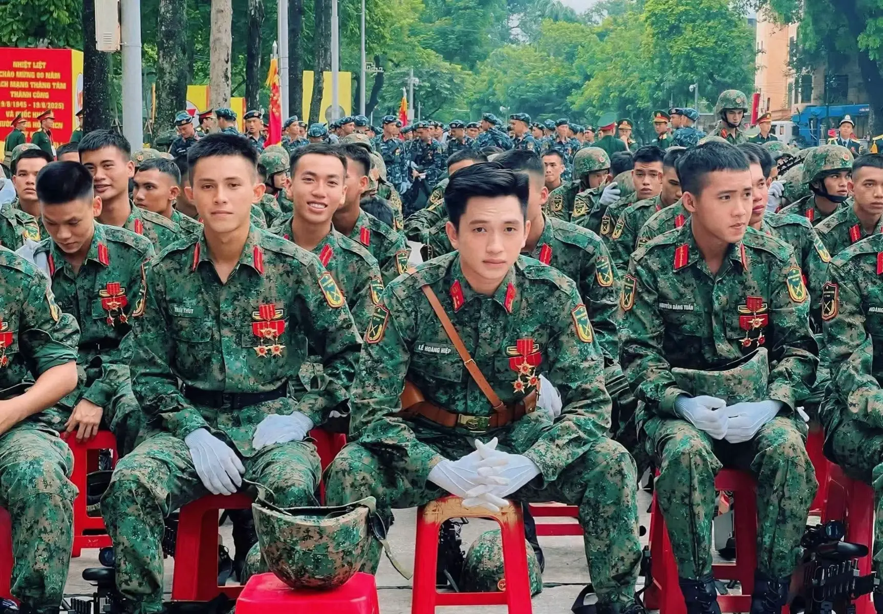 Ngồi hơi tốn diện tích nha #lehoanghiep1996 #a80 