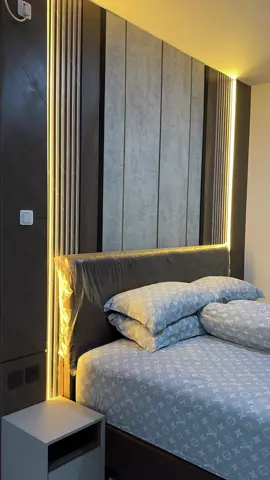 Master Bedroom,,  Yg mau tau monggo bisa tanya-tanya KONSULTASI datang ke kantor gratis…. BANYAK BONUS,,  Ada diskon desain bagi yang memakai jasa kami,,😊😊 Kami juga menerima jasa design interior dan furniture seluruh area jawa timur meliputi :  - kitchen set - partisi  - plafon - wallpaper - wallpanel - lantai vinyl - sofa custom  - backdrop tv  - mini bar  - meja belajar  - bed custom  - almari custom  Dll  Info harga, design, dan konsultasi gratis hubungi  0857-0099-5799 0856-5517-5650 #furnituresurabaya #furnituremojokerto #designinterior #furniturejawatimur #backdrop        