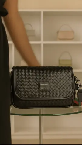 Leather Concept VEEV Tas Kulit Pria Tas Selempang Cowok Tas Pria Tas Kecil Pria hitam #tasselempang #tascowok #masyaallahtabarakkallah #otwoo #xyzabc 