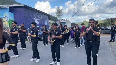 @San Vicente’s Music Sound  en Guatemala 🇬🇹🇸🇻@Carlos Flores 👏🏻👏🏻👏🏻 #bandas #cachiporristas #bandasdelsalvador #cachiporras 