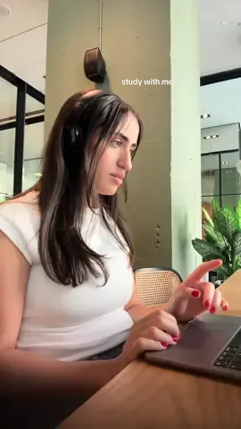 Throwback to studying for my board exams in this coffee shop #generalsurgery #studywithme #doctor #surgery #studyvlog 