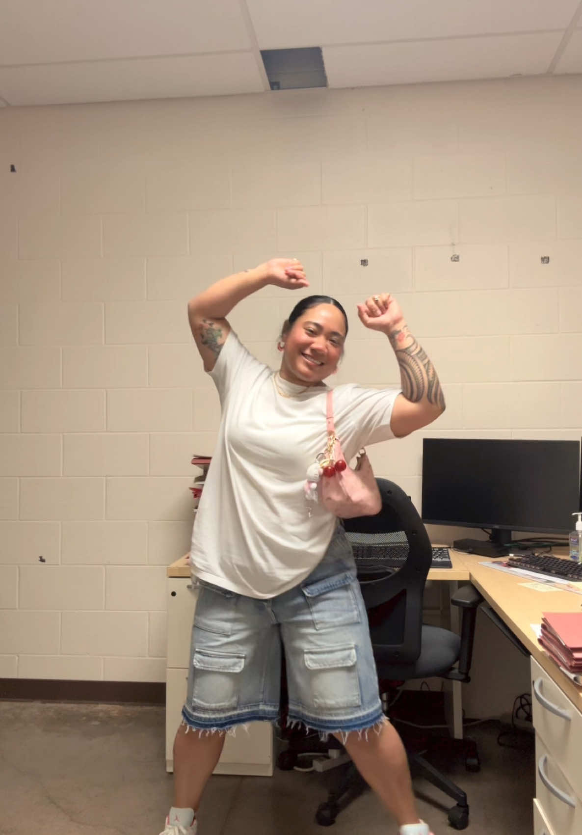 Let me hit this real quick 🔥#dance #trending #polynesian #islander #samoan #soldier #fyp #viral #tiktok #fit #clothes #lgtbq🏳️‍🌈 #gay #wlw #wlwtiktok #abcxyz #lgbt 
