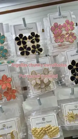ARETES ESMALTADAS TENDENCIA DE SEPTIEMBRE  🌼🌸🌺🏵 📲 . . Nos ubicamos en:  📍 GALERIA CUSCO   JR Cusco 716 . Interior 208  📍 GALERIA MERCADO CENTRAL JR Cusco 640 . Int 3067-3070 Horario: Lunes a sábado de 9.30am a 7.30pm . . . #aretes #tendencia #pormayor #centrodelima #fyp 