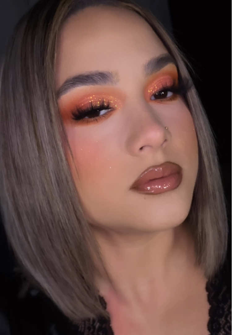 Who else is ready for the Fall Glam?! I know I am 😉🍁 EYES DEETS:  Carnival lll Palette - @BPerfect Cosmetics X @staceymariemua  Cut crease with - @PLOUISE 0TT Orange mixed with Rumour 2  Glitter - @Unicorn Snot shade Bite USE CODE HAYLEYP10 Brown Liner - @Lancôme  Lashes - @Lilly Lashes Style Miami  #glittereyeshadow #falleyeshadow #glittermakeup 