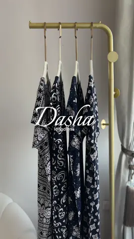 ✨Dasha✨ Hari-hari di rumah jadi makin simpel kalo pake Dasha longdress! Desainnya nyaman banget kayak daster, tapi panjang dan motifnya semi batik bikin look kamu tetap on point. Mau hangout? Bisa tambahin belt aja, langsung auto-stylish!