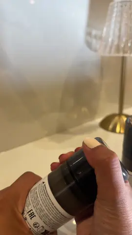 @L’Oréal Professionnel Absolut Repair Molecular Leave In Mask Stronger, shinier, healthier hair starts here 💆🏽‍♀️ The L’Oréal Absolut Repair Molecular Mask is my go-to for repairing damage and bringing back silky softness