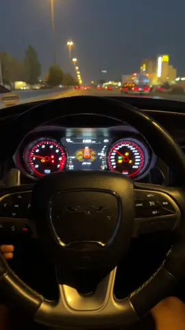 على الخفيف🤣🤣🏂 . #hellcat #srt #هيلكات #ماشاءالله #تشارجر 