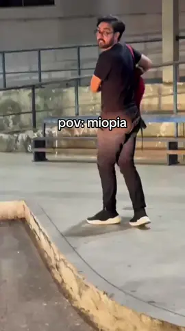 apenas míope 